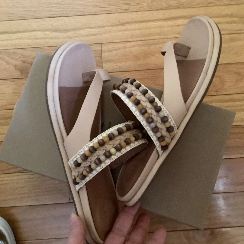 Gentle Souls Lentini Beaded Toe Loop Sandal Tan Leather SZ 9